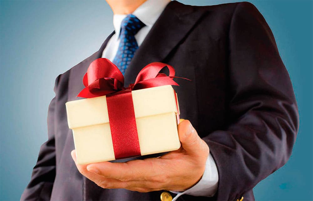 Подарки в бизнес-сфере: что можно, а что нельзя?
