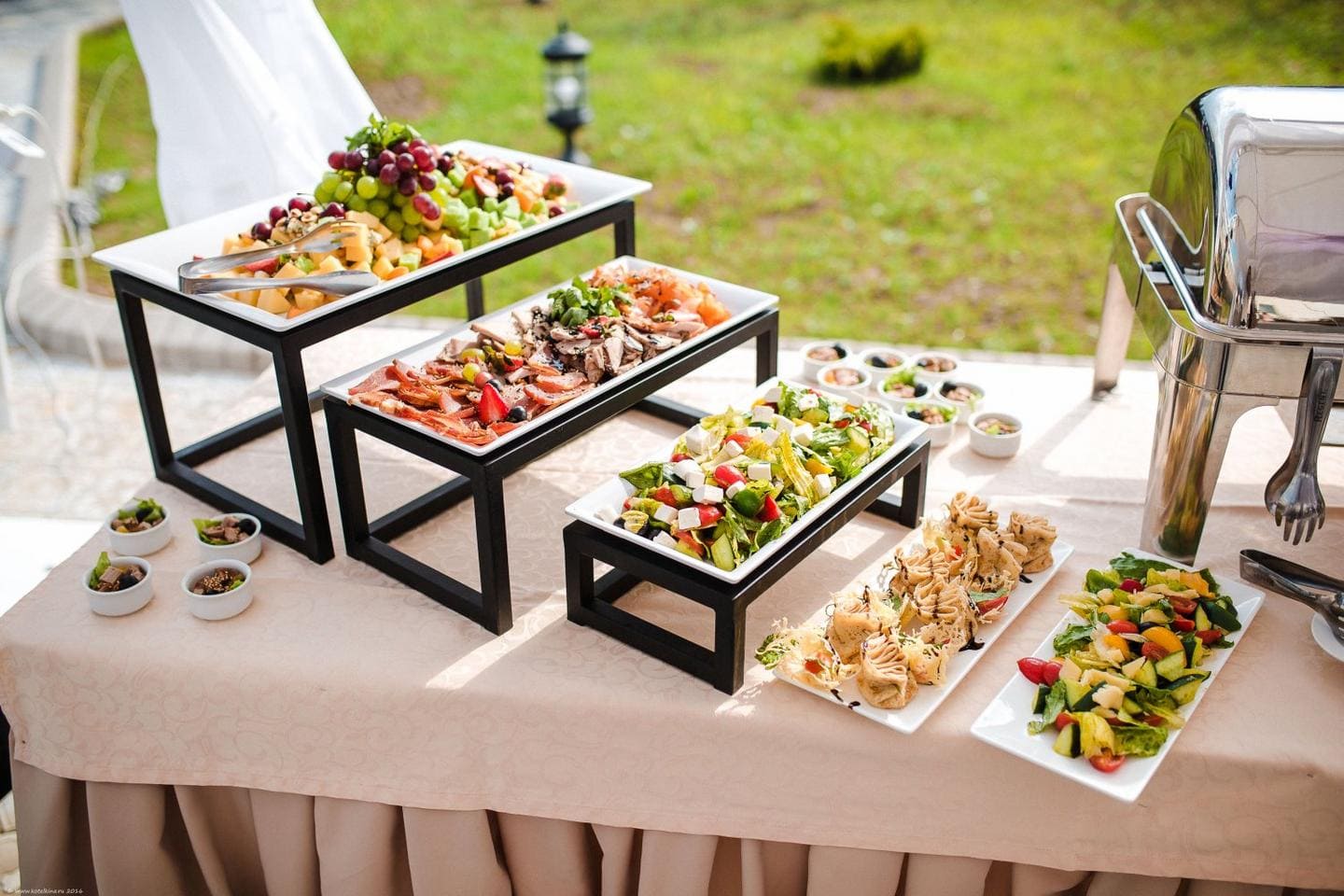 Как выбрать меню для фуршетной зоны на свадьбе?