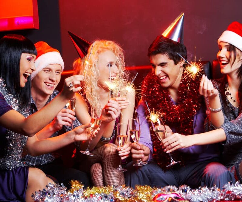 Идеи для новогоднего корпоратива в ресторане Eleven: волшебные темы и веселые моменты